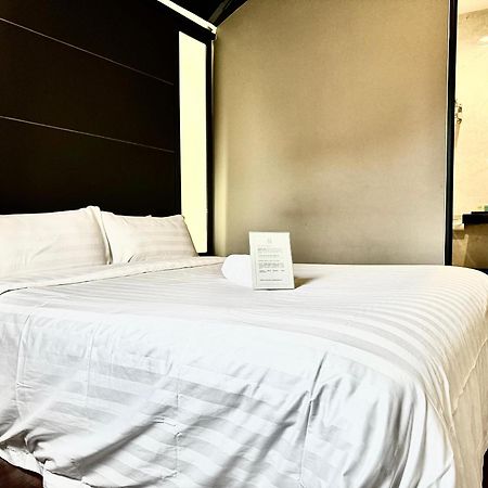 Chariton Hotel Nusa Bestari Джохор Бахру Екстериор снимка