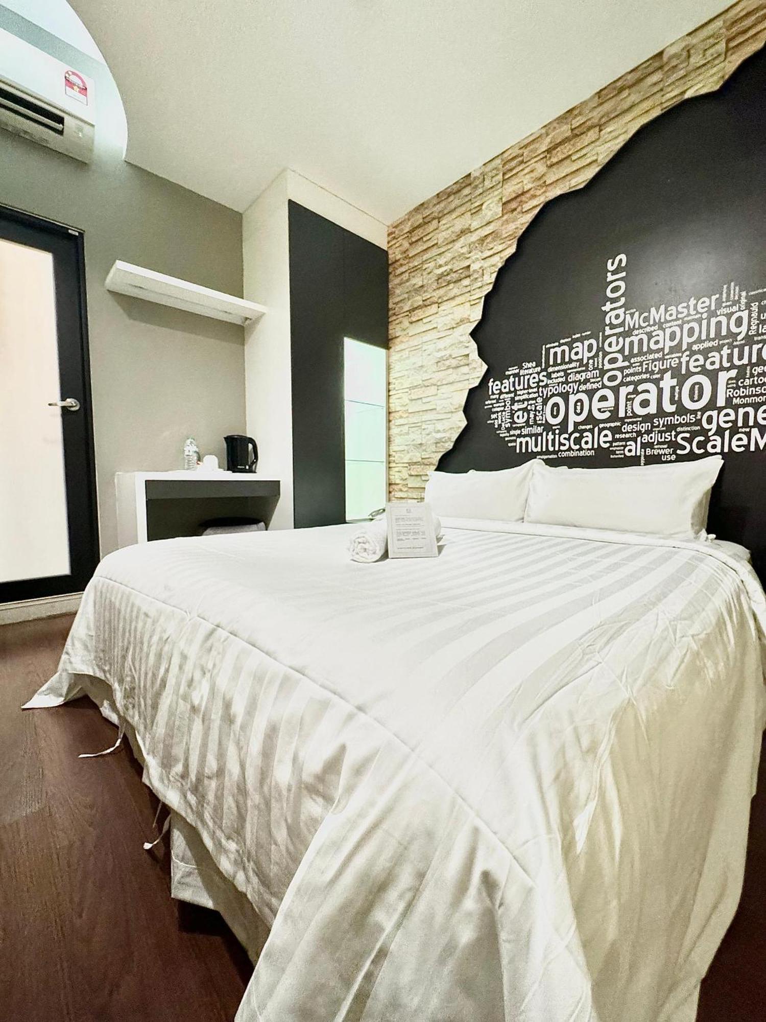 Chariton Hotel Nusa Bestari Джохор Бахру Екстериор снимка