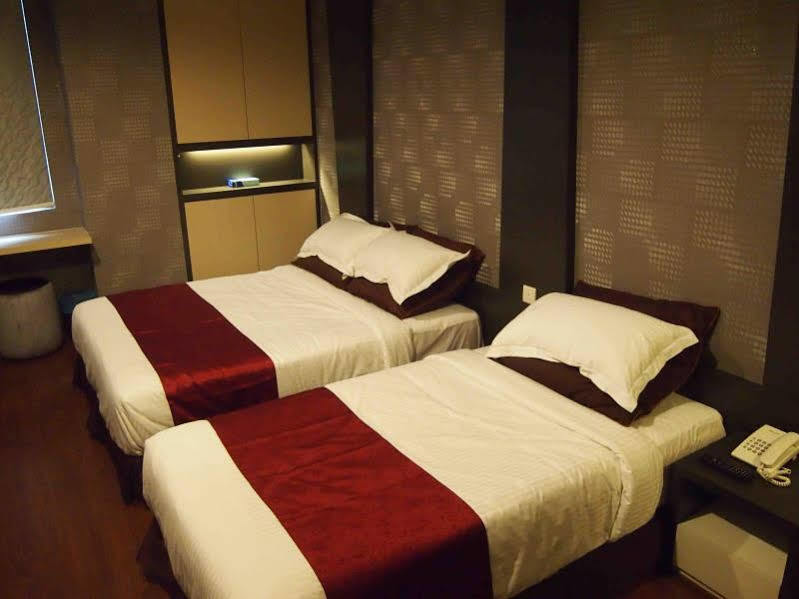 Chariton Hotel Nusa Bestari Джохор Бахру Екстериор снимка