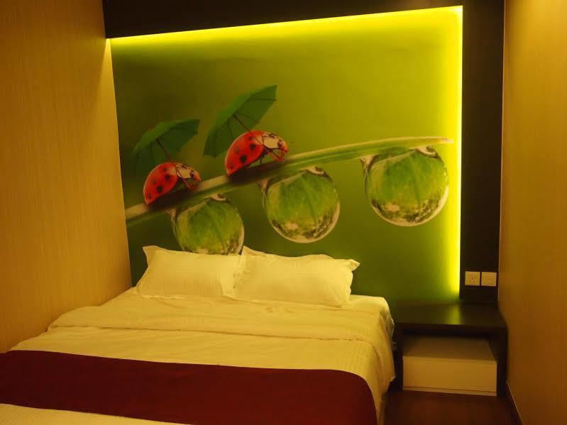 Chariton Hotel Nusa Bestari Джохор Бахру Екстериор снимка