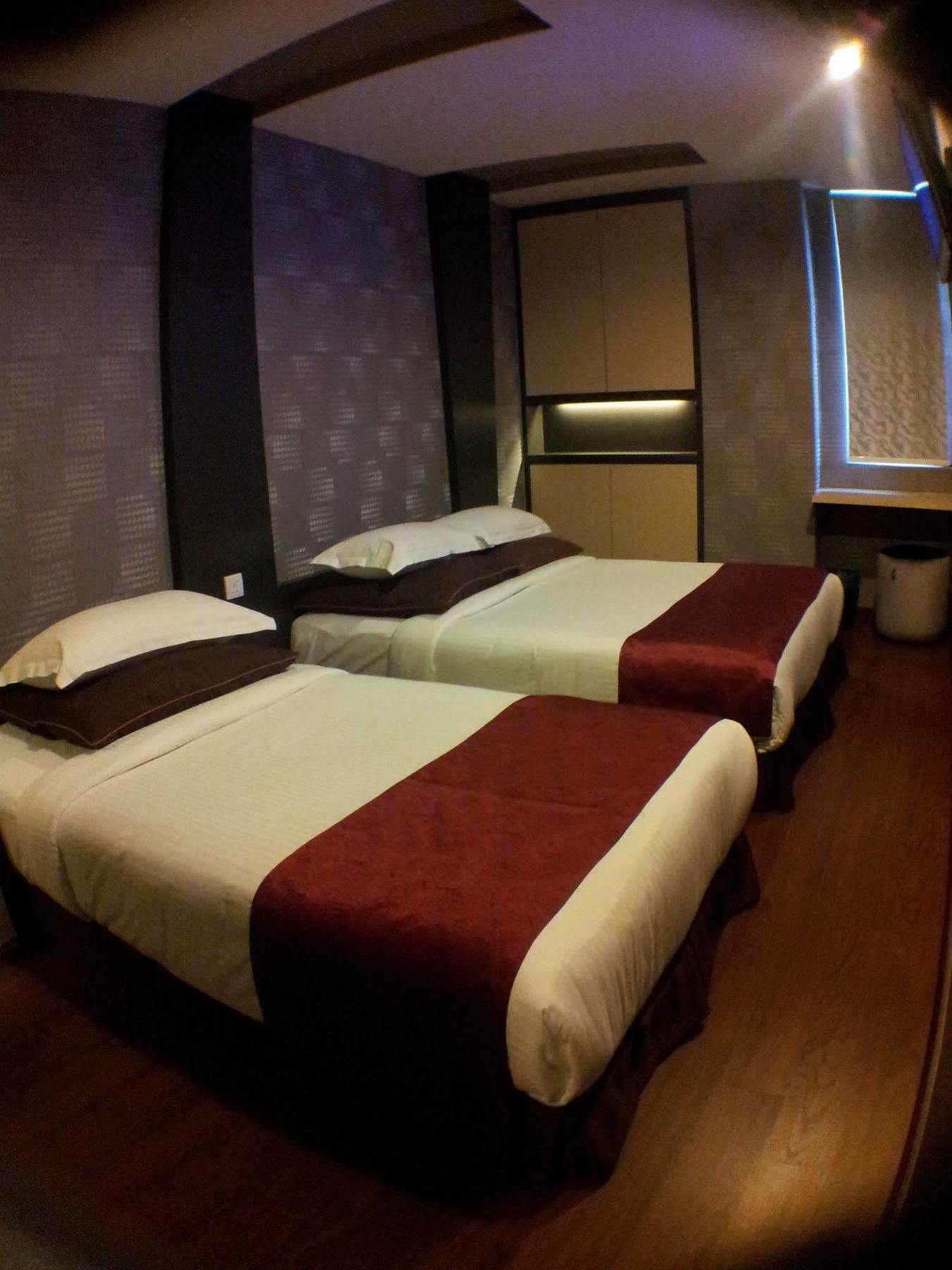 Chariton Hotel Nusa Bestari Джохор Бахру Екстериор снимка