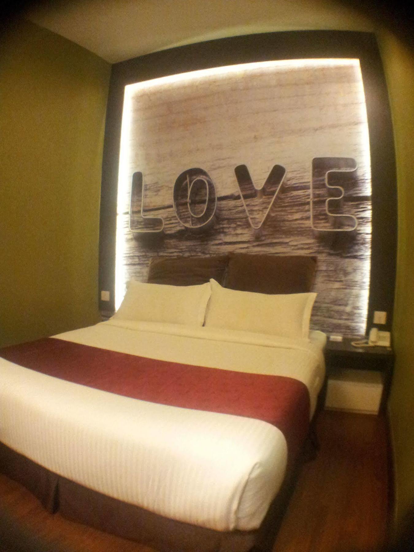 Chariton Hotel Nusa Bestari Джохор Бахру Екстериор снимка