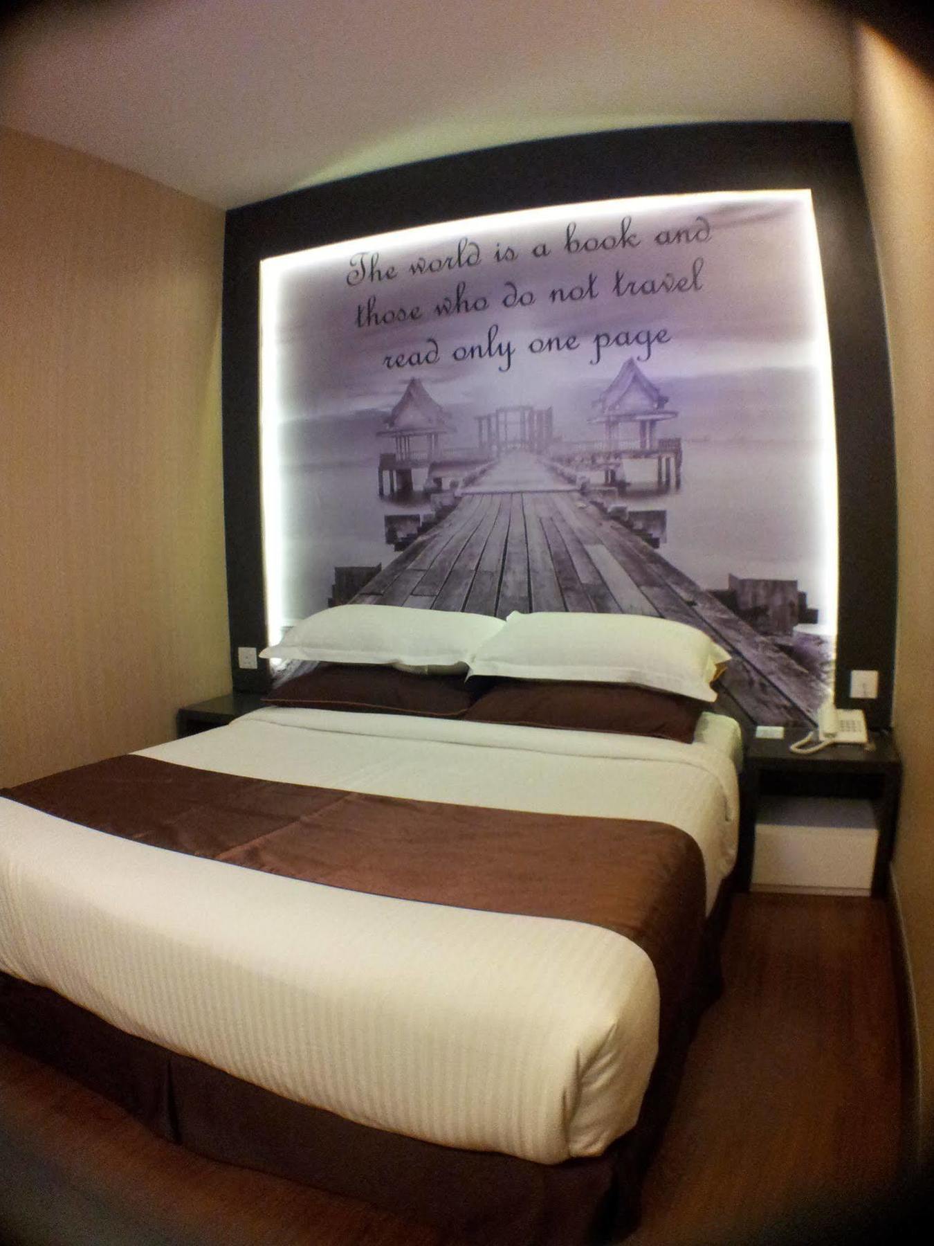 Chariton Hotel Nusa Bestari Джохор Бахру Екстериор снимка