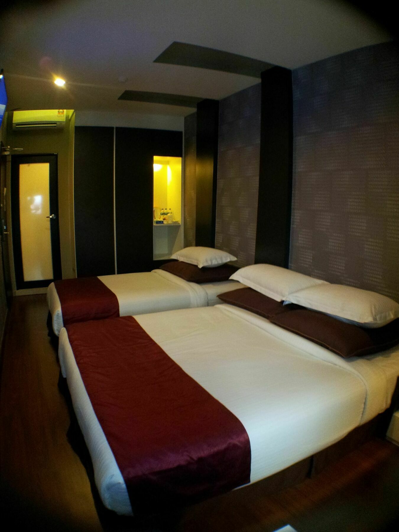 Chariton Hotel Nusa Bestari Джохор Бахру Екстериор снимка