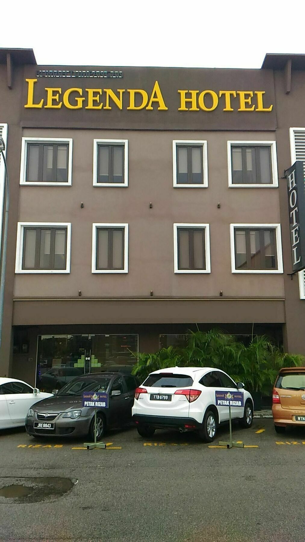 Chariton Hotel Nusa Bestari Джохор Бахру Екстериор снимка